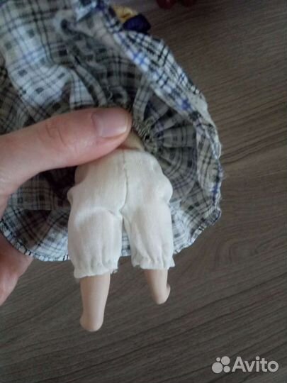 Кукла фарфоровая