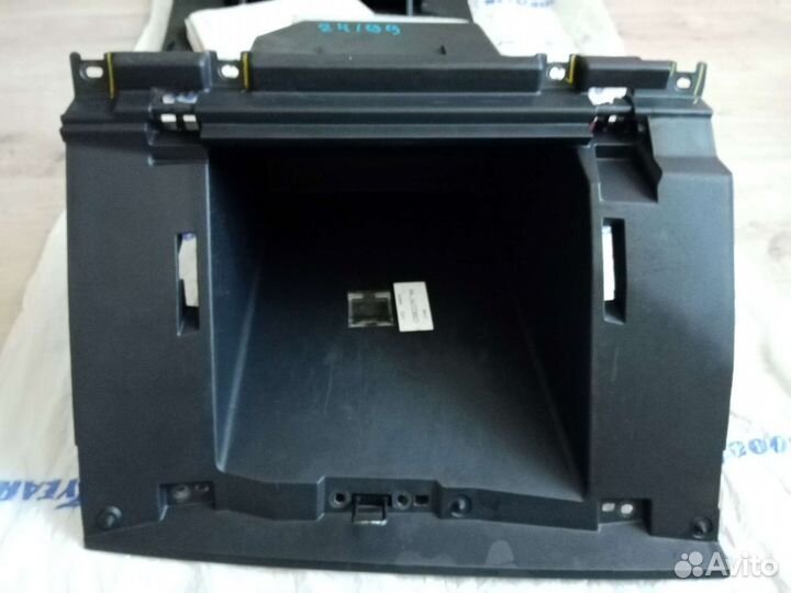 Бардачок Nissan Tiida C11 HR16DE 2012