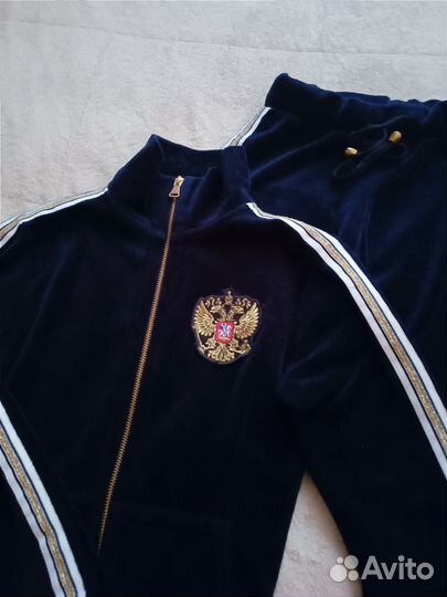 Спортивный костюм для девочки (рост 146)