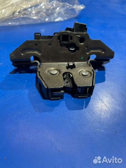 Замок багажника Opel Astra-J