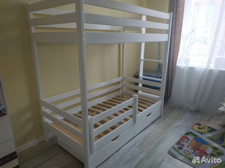 Кровать двухьярусная, массив