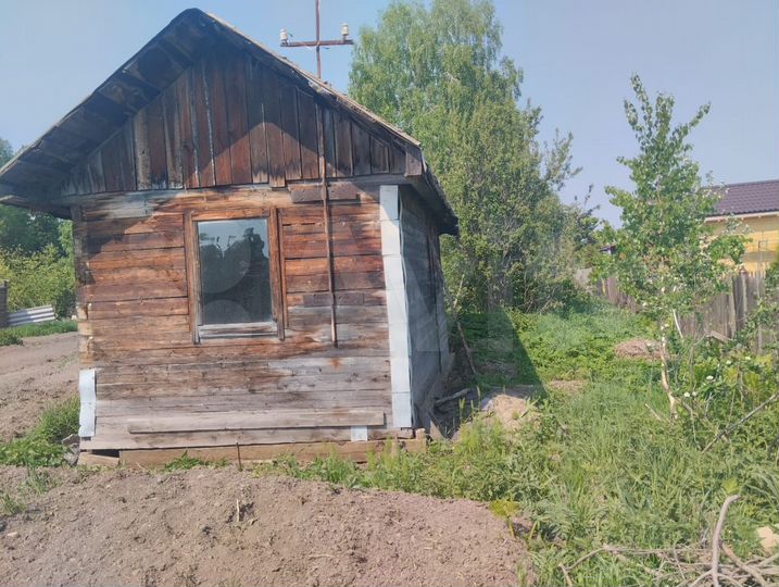 Дача 16 м² на участке 10 сот.