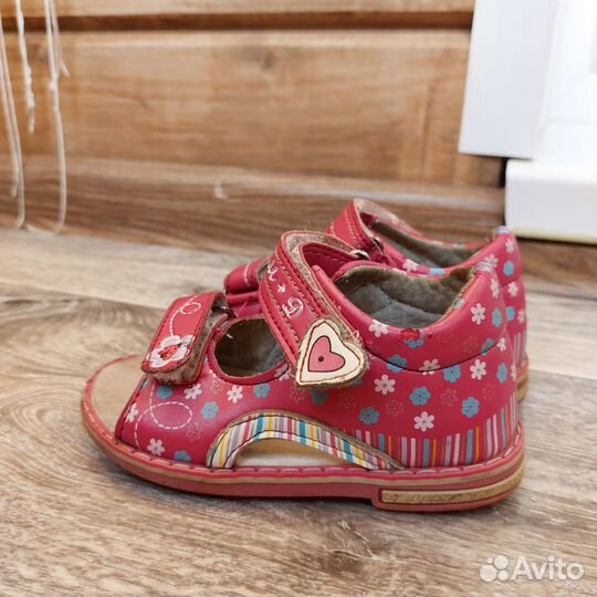 Сандалии для девочки