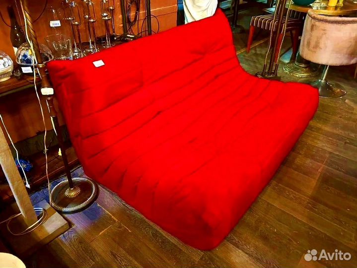 Красный диван маршмеллоу