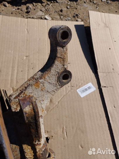 Поворотный кулак правый Chevrolet Aveo T200