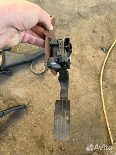 Педаль газа Renault Sandero 2 1.6 K4M 2014