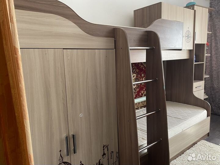 Двухъярусная кровать