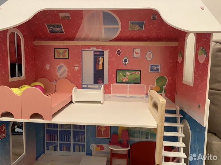 Кукольный домик с мебелью