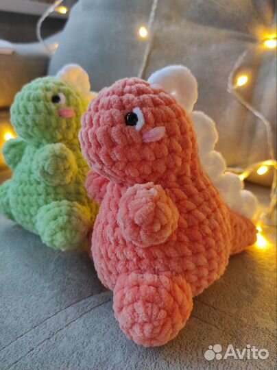 Вязаная игрушка динозаврик