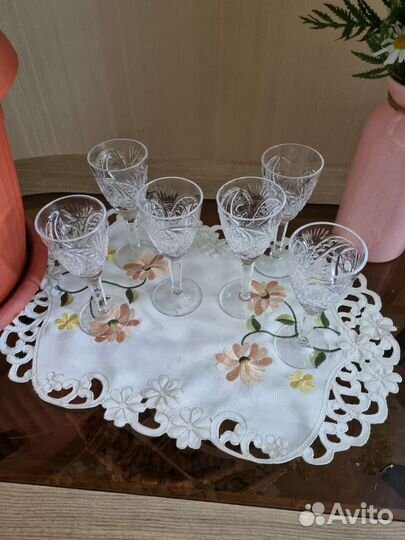 Рюмки на ножке,рюмки,фужеры