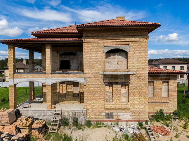 Дом 600 м² на участке 12 сот.