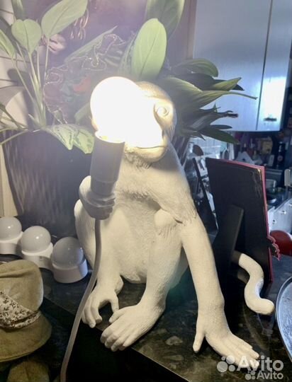 Настольная лампа