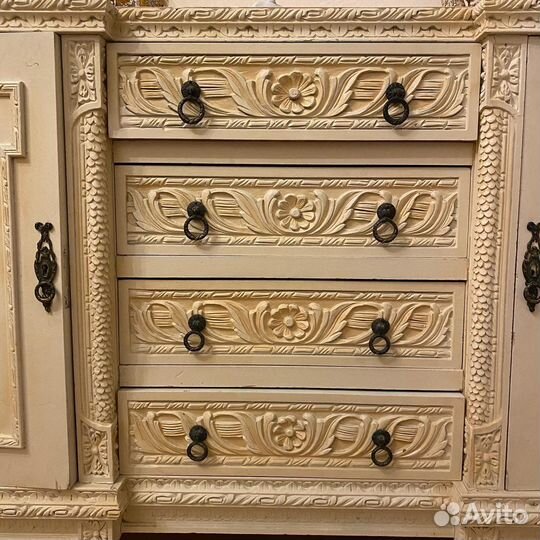 Антикварный комод