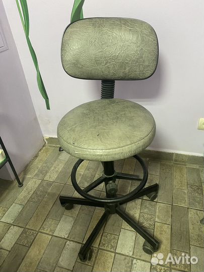 Стул для косметолога бу