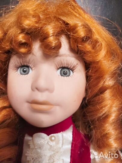 Кукла фарфоровая 40 см