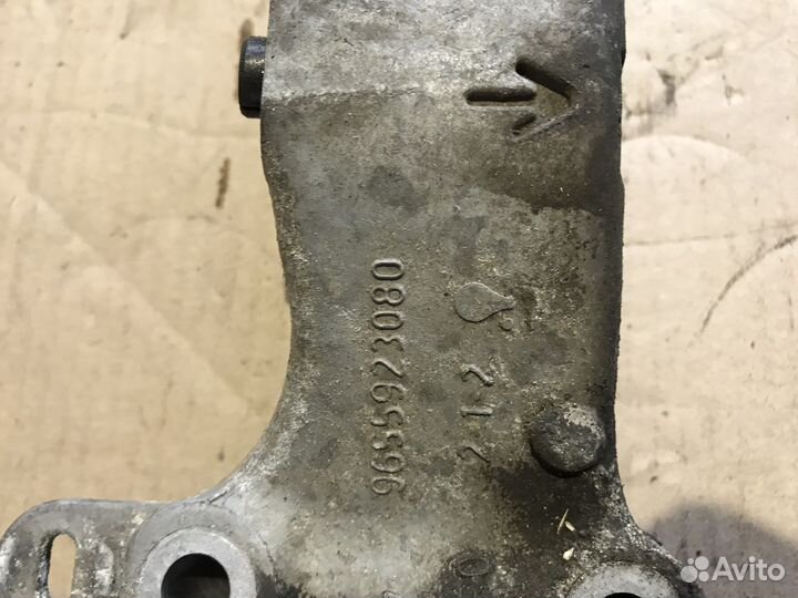 Подушка двигателя peugeot 308 2010г EP6