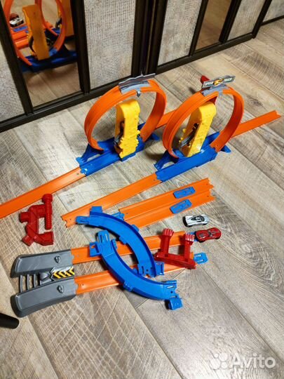 Гоночный трек с машинками