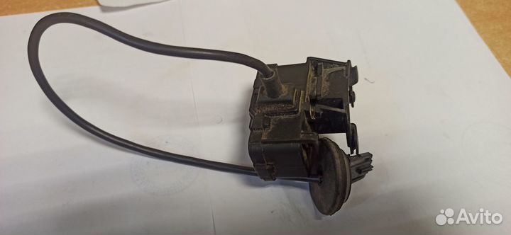 Активатор замка бензобака Polo 5C6810773B Б/У