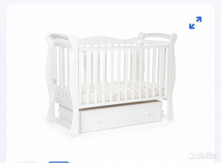 Детская кроватка с маятником