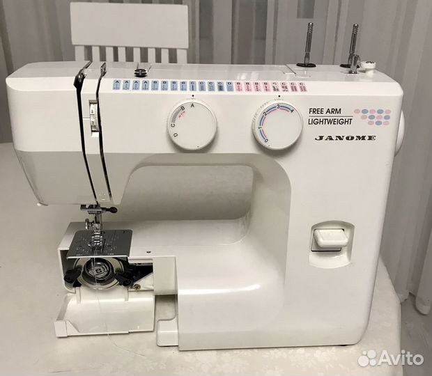Швейная машина Janome