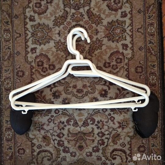Вешалки для одежды разные