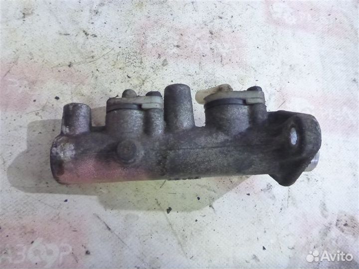 Главный тормозной цилиндр Mitsubishi Galant E52A