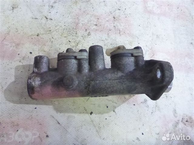 Главный тормозной цилиндр Mitsubishi Galant E52A