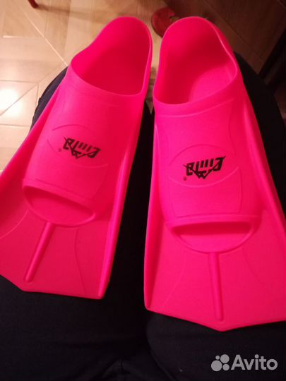 Продам ласты на девочку новые
