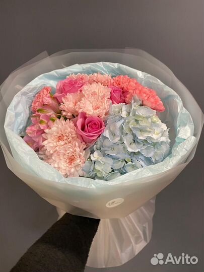 Сборный букет с гортензией. Доставка цветов