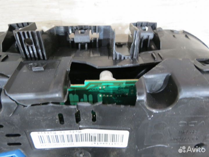 Панель приборов Volkswagen Polo