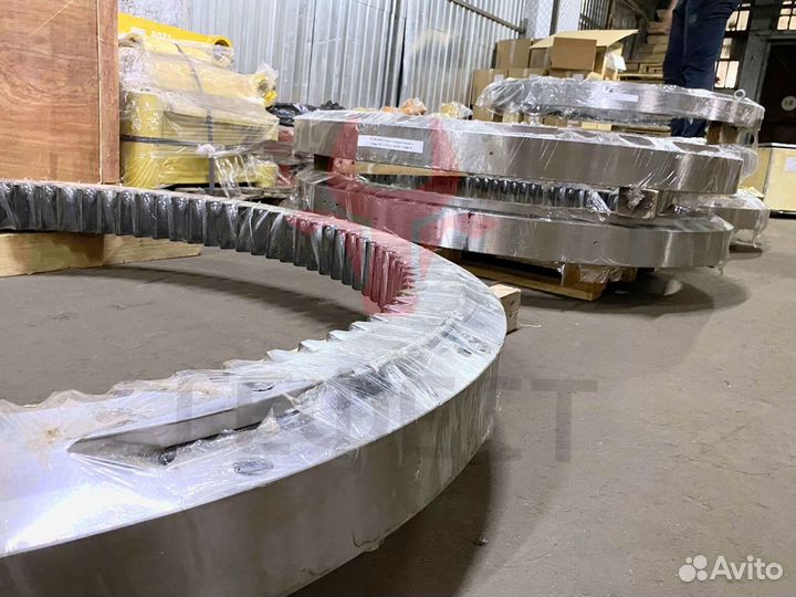 Поворотный круг Komatsu PC400-7