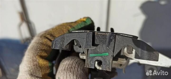 Кронштейн ручки передней левой Opel Insignia