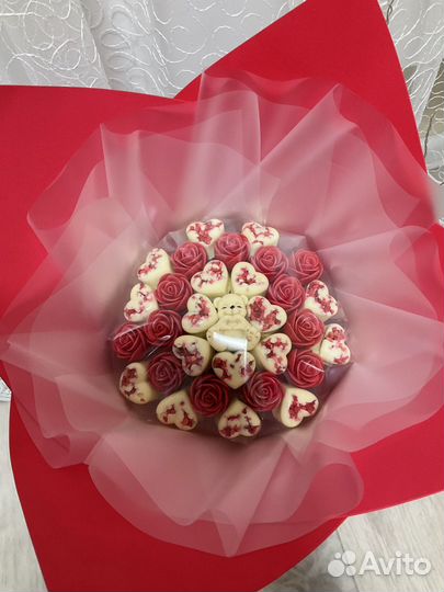 Букет из шоколада с клубникой