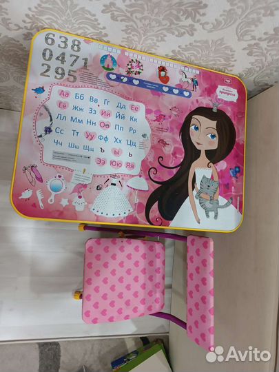 Детский письменный стол и стул