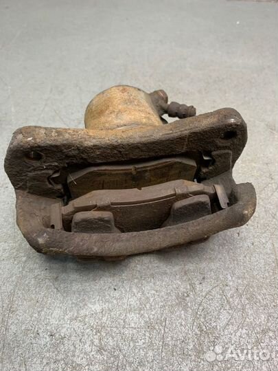 Суппорт передний правый Mitsubishi Lancer 8 CB 1.3