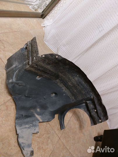 Продам передние подкрылки на w203