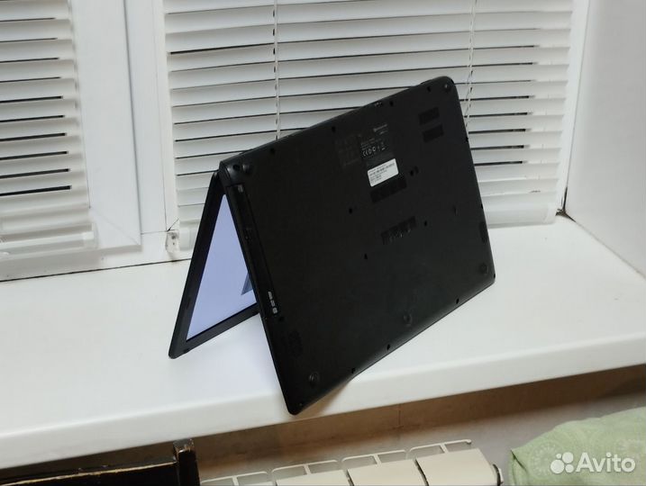 Ноутбук Packard Bell entg71bm