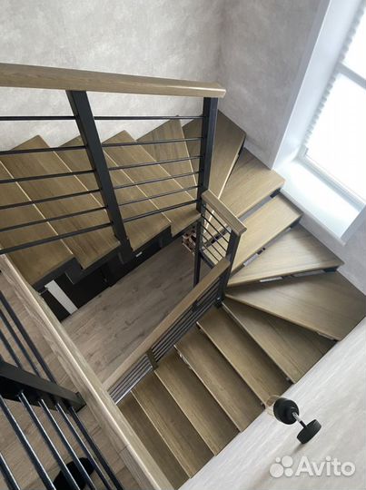 Лестницы на металлическом каркасе, перила