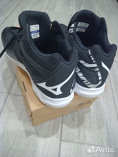 Mizuno thunder blade 3 mid