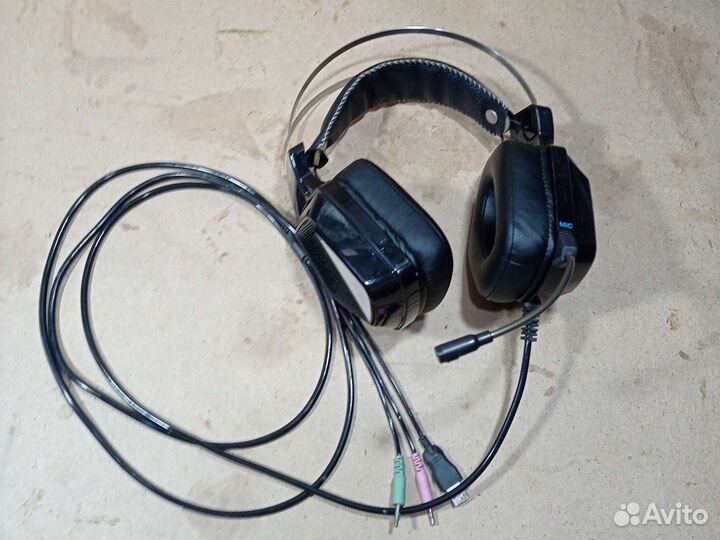 Проводные наушники с микрофоном