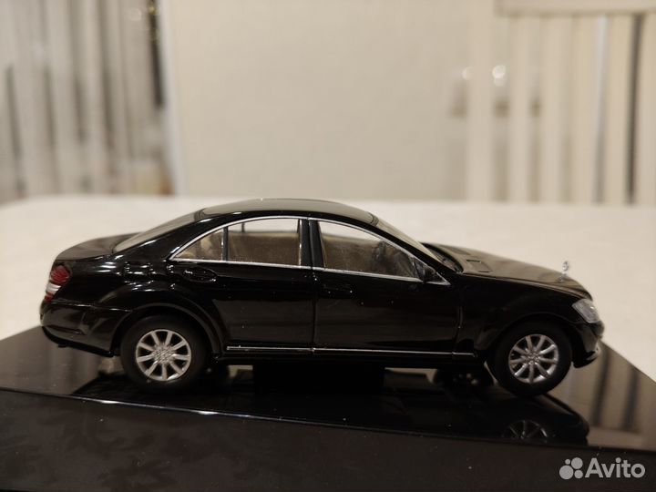 Mercedes C-class 1:43 от dea