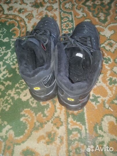 Продам кроссовки зимние