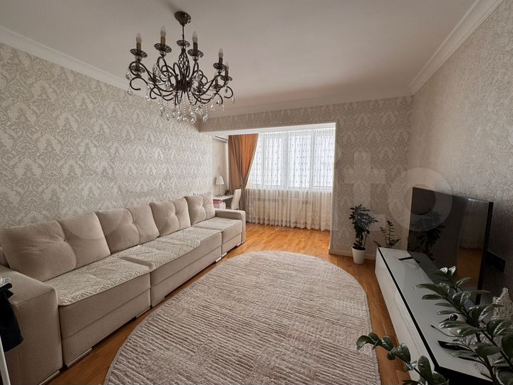 2-к. квартира, 80 м², 9/10 эт.