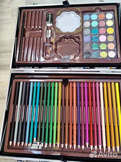 Набор художника в металлическом чемодане