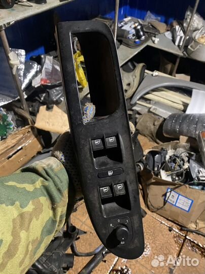 Блок управления стеклоподъемников пассат б6