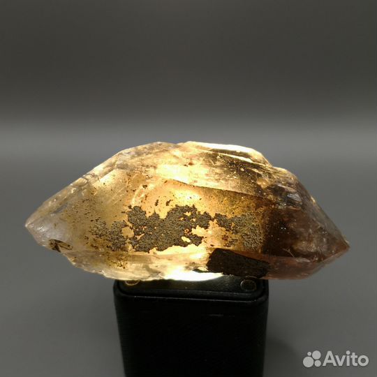 Кристалл дымчатого кварца для коллекции