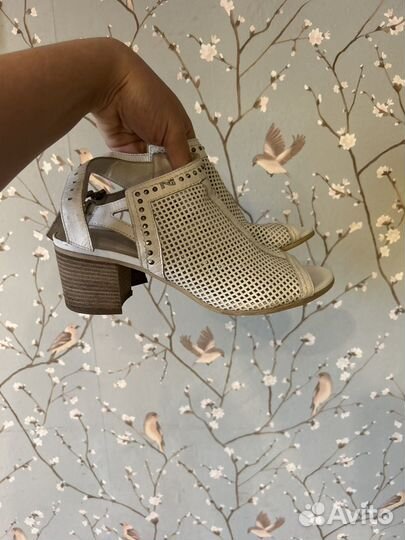 Босоножки Nero giardini натуральная кожа 38 р