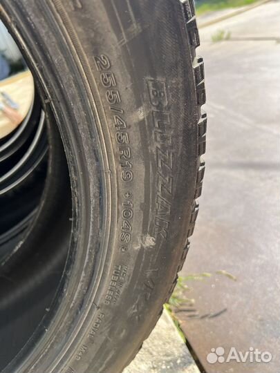 Bridgestone Blizzak VRX 255/45 R19 104S