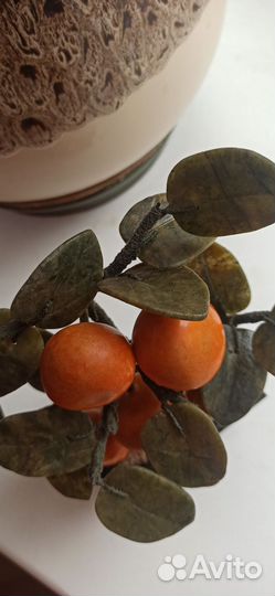 Мандариновое дерево, камень и керамика