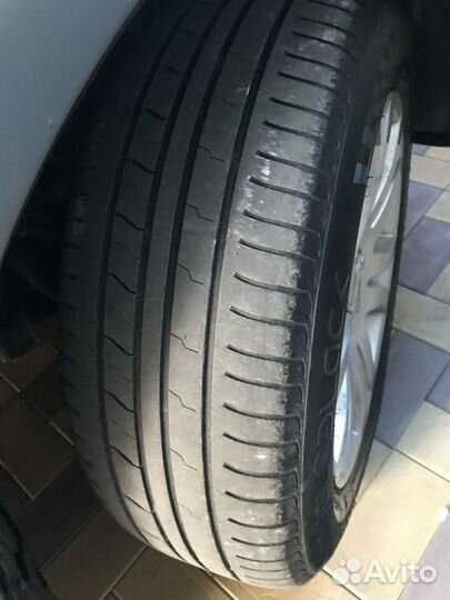 Royal Black Royal Performance 235/60 R18